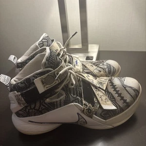 Nike LeBron Soldier 9 LE Freegums -size 11.5 US White/Black/Blue Accents HighTop - Picture 1 of 19
