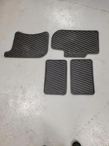 Alfombrillas de goma para todo tipo de clima originales Subaru WRX 2005 súper limpias - Imagen 1 de 4