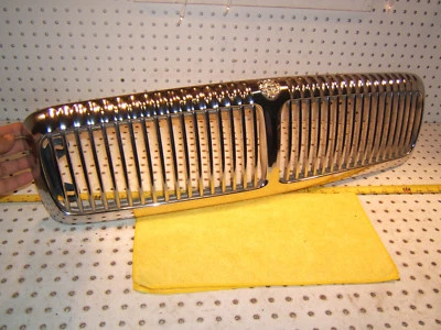 Jaguar 1995 XJ VANDEN PLAS Front CHROME center OEM 1 Grille / Chrome Jaguar logo - Image 1 of 4