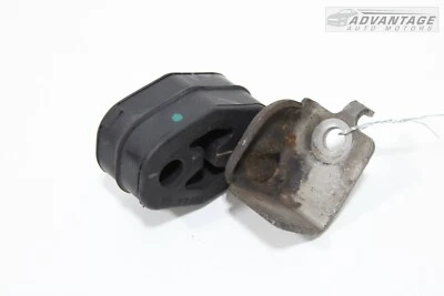 CHRYSLER 300 2015-2023 tubo de escape trasero derecho aislador suspensión y soporte OEM Foto 1 de 4