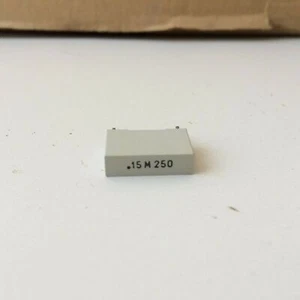 LOTTO 1600 PZ CONDENSATORI POLIESTERE 150 KPF 250 V .015 K400 12x7x3 mm - Picture 1 of 2