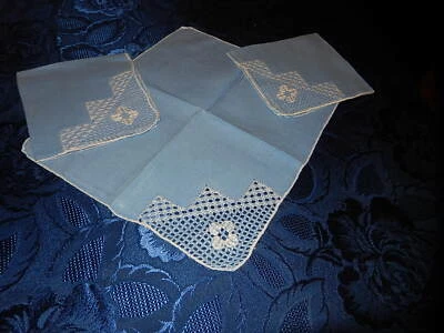 3 ANCIENNES SERVIETTE A THÉ LIN BLEU BRODERIES AJOURÉES DÉCORATION VINTAGE  - Photo 1/4