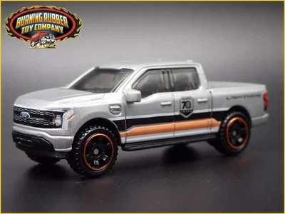 2022-2025 FORD F150 Fulmine Pick-Up Camion Argento 1/64 Scala Modellino Auto - Immagine 1 di 4