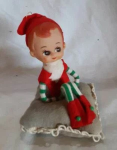 Vintage JAPAN SITTING ELF on PILLOW RED FELT Green Stripes w/ LABEL - Foto 1 di 4