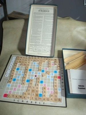 Scrabble Spanish (Complete) Foreign Edition Rule Book and Tiles Vintage 1953 - Image 1 of 4