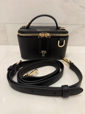 NUEVO Bolso Bandolera Tumi Voyageur LEX MINI 100% Cuero Estuche Tren - NEGRO con DORADO Foto 1 de 4