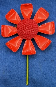 Broche prendedor naranja con tallo verde esmalte Flower Power años 60 mod retro hippie MCM - Imagen 1 de 5