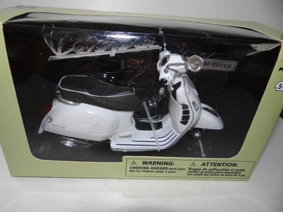 NEW RAY VESPA ROLLER GTS 300 SUPER WEISS MODELLAUTO 1:12 SAMMLER MODELL - Bild 1 von 4