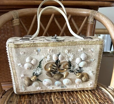 Vintage 50's 60's tropical straw & seashell-decorated handbag gold accents - Image 1 of 4