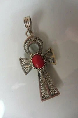 Bellissimo Vecchio Ciondolo Croce In Argento Con Corallo, 5,7cm - Immagine 1 di 4