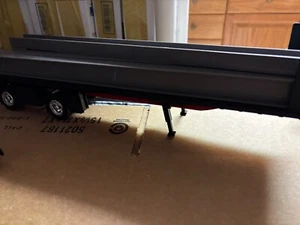 RIMORCHIO PIANALE 1/32 NUOVO RAY USATO NERO CON TRAVI, SENZA CONFEZIONE # B 215 - Foto 1 di 4