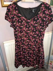 Forever 21 Women's Dress Size M Fit'n'flare Tea Dress Black With Pink Roses VGC - Picture 1 of 11