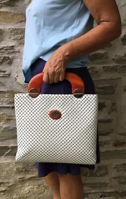 Vintage WHITING & DAVIS White Mesh Purse Handbag FAUX TORTOISE Plastic Handles - Image 1 of 4