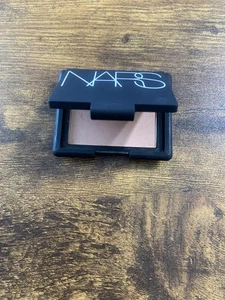 NARS Powder Blush in 4079  ILLICIT,  4.8g - Picture 1 of 4