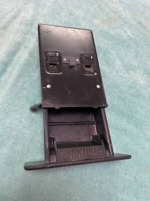 Выдвижная пепельница для приборной панели пикапа Dodge Ram 1500 2500 1994-1997 годов выпуска ХОРОШЕЕ ИСПОЛЬЗОВАНИЕ - Изображение 1 из 4