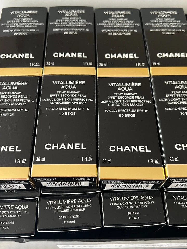 CHANEL VITALUMIÈRE AQUA Ultra-Light Skin Perfecting Makeup SPF15 - CHOOSE SHADE - Image 1 of 1