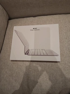 Apple iPad Magic Keyboard 11-inch M4 - Image 1 of 3
