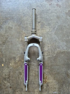 SR Suntour sf8 m2025  Suspension MTB fork Fits 26". 1-1/8" threaded steer tube - Image 1 of 4