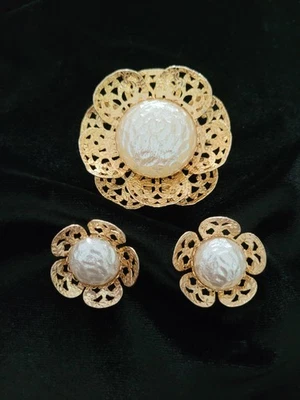Vtg Celebrity Brooch And Clip-on Earrings Set - Image 1 of 2