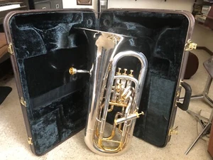 Yamaha Euphonium YEB 842 slightly used condition with Gold trim - Picture 1 of 1