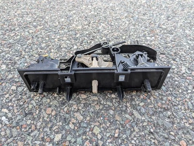 2000-2006 Toyota Tundra Manual A/C Heater Climate Control Unit GENUINE OEM - Image 1 of 4