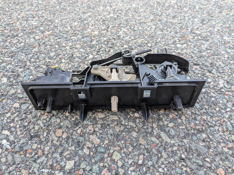 2000-2006 Toyota Tundra Manual A/C Heater Climate Control Unit GENUINE OEM - Image 1 of 4