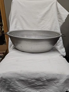 Lavabo de aluminio ovalado vintage Wear-Ever 18" 1512 - Imagen 1 de 19