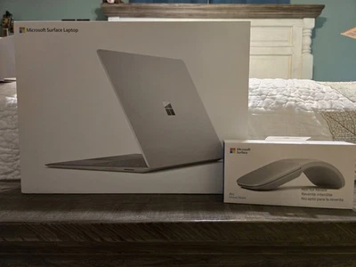 Microsoft Surface Laptop 13.5'' (128 GB, Intel Core i5 7th Gen., 4 GB) -... - Image 1 of 3