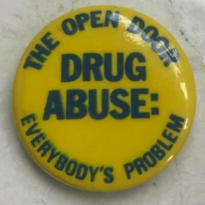 The Open Door Drug Abuse: Everybody's Problem Pinback - Bild 1 von 1