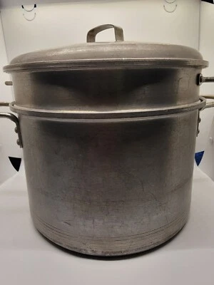 LEYSE ALUMINUM CO. 1.75 Gallon Stock Pot, Strainer & Lid Colander, 9hx10w. 4pc - Image 1 of 4