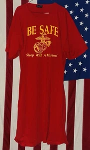 Camisa Camisón Larga Be Safe Sleep With A Marine Grande Roja EE. UU. De Colección USMC - Imagen 1 de 2