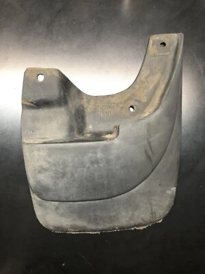 2000 Toyota Tacoma Right Front Mud Guard OEM - Imagem 1 de 4
