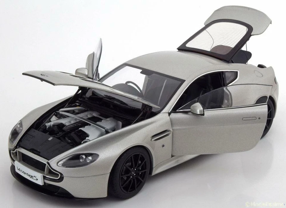 1 18 Autoart Aston Martin V12 Vantage - S (meteorite Argento)