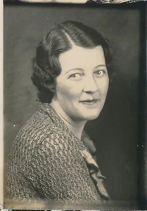 Snapshot Vintage Mini Photo Woman Shawl Wavy Hair Webb Studios Spur Texas TX - Picture 1 of 5