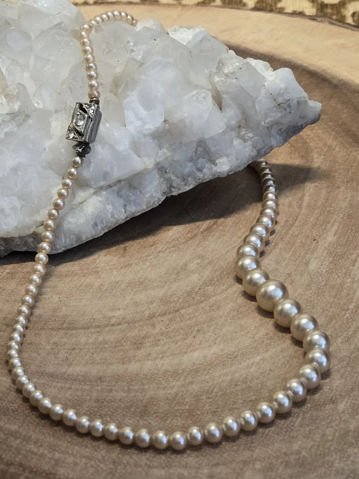 Antiguo collar/taburete Estate atado a mano de perlas de imitación con cierre de diamantes de imitación Foto 1 de 4