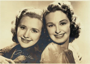 ~ PRISCILLA & ROSEMARY LANE ~ 5x7 Vintage Publicity Photo Signatures Not Real - Imagen 1 de 2