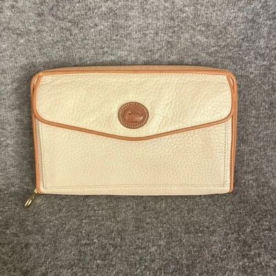 De Colección Dooney & Bourke Crema 8” Cremallera a lo largo Cartera Bandolera Grano Guijarro SIN CORREA Foto 1 de 4