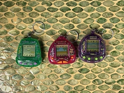 Giga Pets Lote De 3 Digital Perrito Komputer Koala Floppy Frog Sin Probar Foto 1 de 2