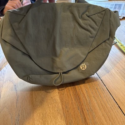 Bandolera curva Lululemon 3L Olive OS Foto 1 de 4