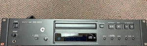 Tascam CD-200 Rack Mounted Professional CD Player - With Remote - Picture 1 of 3