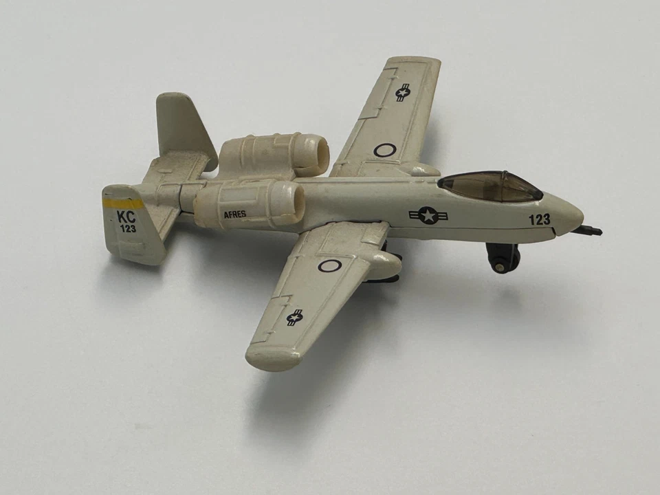 Matchbox 1989 A-10 Fairchild Thunderbolt USAF gris SB-32 diecast  Foto 1 de 1