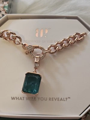 Collar Bomb Party Mayo 2025 Anidado en la Naturaleza Lc Cuarzo Esmeralda Placa Oro Rosa Foto 1 de 3