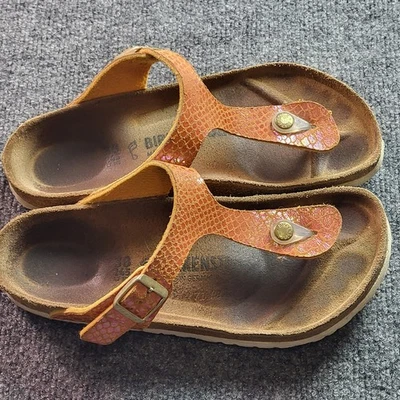 Sandalias de tanga Birkenstock Gizeh para mujer talla 38 naranja metálico estampado de serpiente Foto 1 de 4