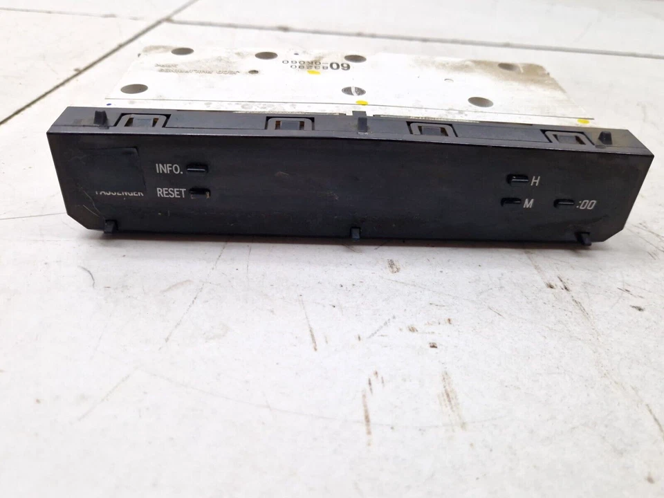 2011 Toyota Hilux MK7 HL3 Time Clock Display 83290-0K060 - Image 1 of 4