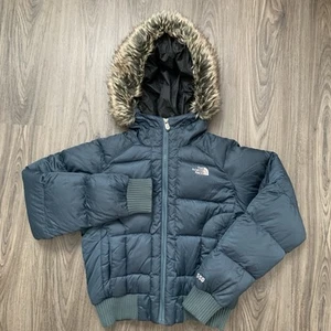 The North Face Puffer Jacket donna piccolo 550 con cappuccio in pelliccia sintetica rimovibile. - Foto 1 di 13