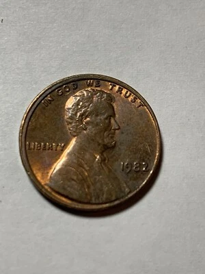 1982-P Lincoln Cent 1c Struck Off Center Error. Free Shipping! - Image 1 of 2