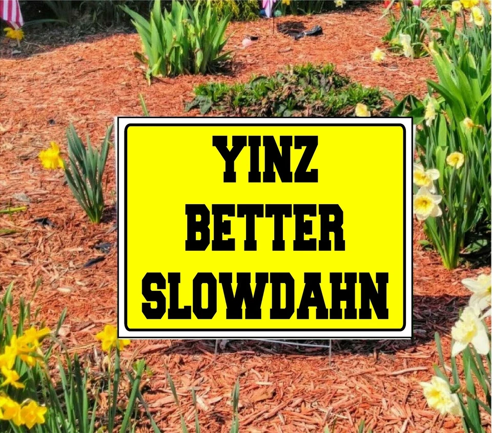 YINZ BETTER SLOWDAHN 慢速黄色草坪标志带街道/道路的赌注  — 第 1/2 张图片