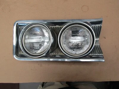 Conjunto completo de bisel de faro derecho Buick Wildcat 1964 Foto 1 de 4