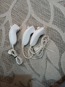 Wii Nunchuck Controllers White - Picture 1 of 3