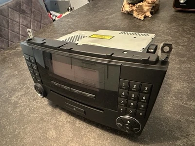 Mercedes C-Klasse W203 Radio CD Autoradio A2038273842 MF2530 Original - Bild 1 von 3